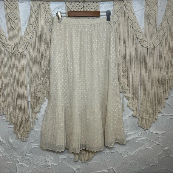 Lulus Ivory Pleated Swiss Dot Midi Skirt Women’s size Small - Picture 14 of 15